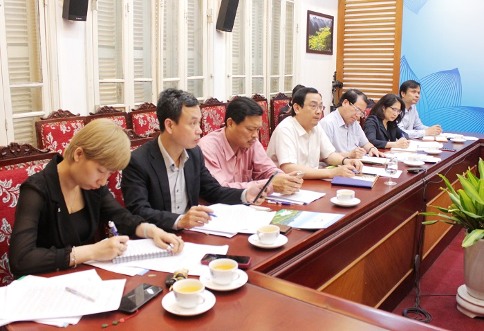 Tổng cục trưởng Tổng cục Du lịch Nguyễn Trùng Khánh và các Vụ, đơn vị tại buổi làm việc